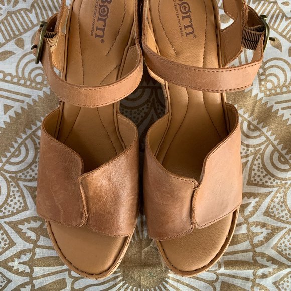 Born Agnio Tan Wedge size 11 - Picture 5 of 5